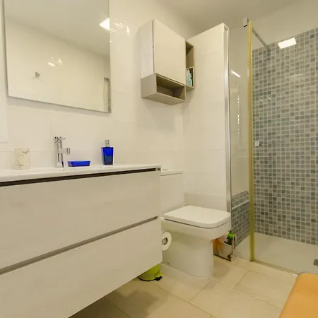 Apartment With Direct Sea Promenade Access