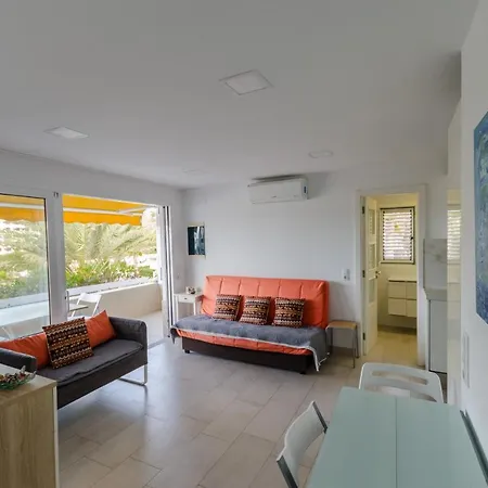 Apartment With Direct Sea Promenade Access